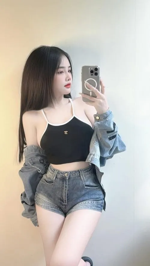 Sự gợi cảm vừa đủ quần jean bó đời thường