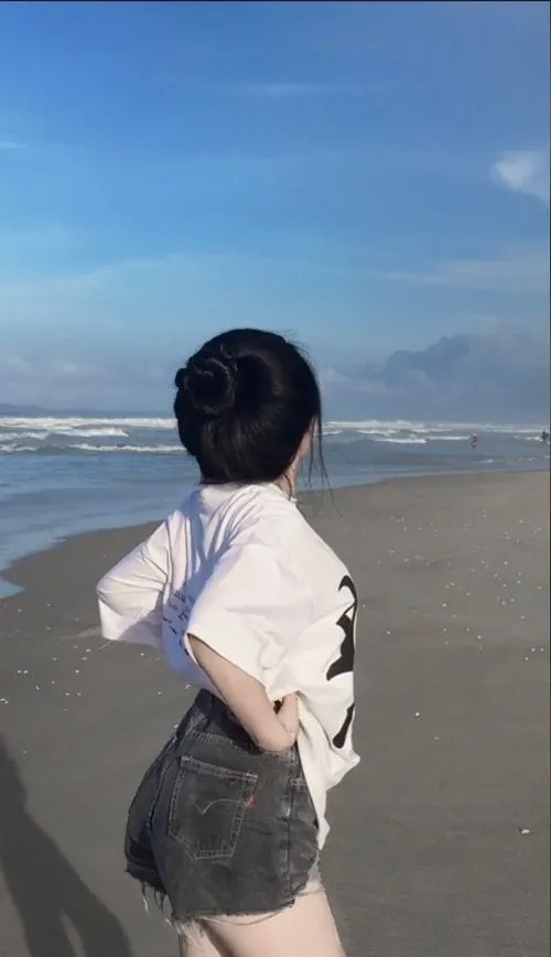 Ảnh girl jean bó sát làm nổi bật body chuẩn