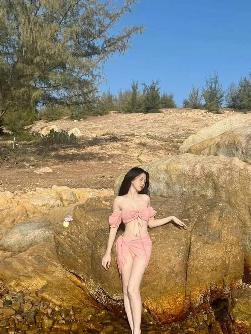 Gái xinh mặc váy theo phong cách tổng thể hài hòa