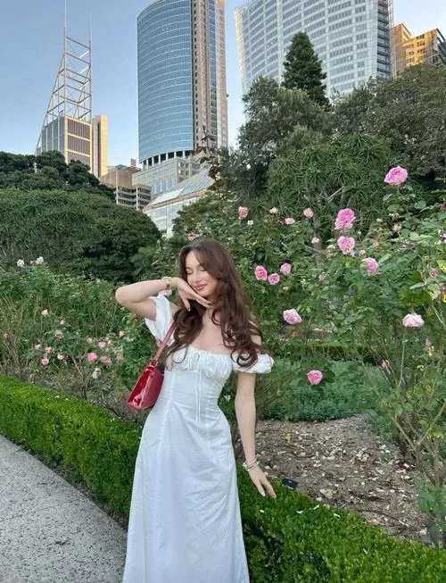 Ảnh girl xinh mặc váy gợi cảm giác dễ nhìn tự nhiên