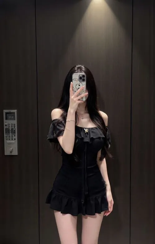 Màu đen tăng sự huyền bí phong cách sexy