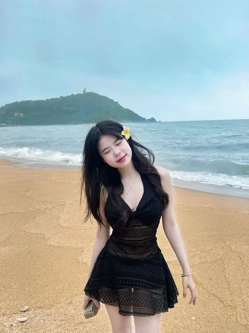 Mê hoặc từ chất vải ôm da váy ngắn đen sâu