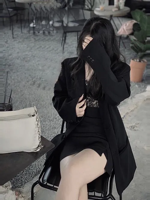 Khuôn mặt gồm mắt mũi môi tạo biểu cảm tĩnh