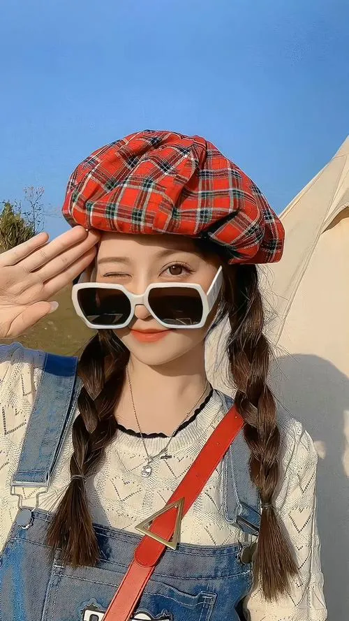 Cô nàng cool phối outfit đường phố cùng kính đầy tự tin