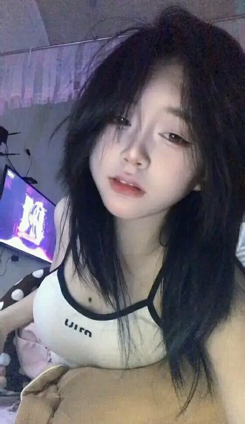 Con gái với hông nở làm vòng một nổi bật