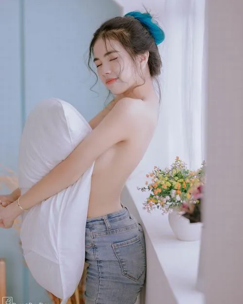 BST 50+ Ảnh Gái Xinh Nude nghệ thuật đường cong cơ thể trần trụi đầy thẩm mỹ