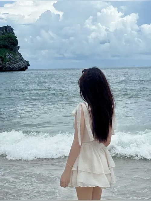 Cô nàng ưa nhìn quay lưng tạo dư vị kéo dài