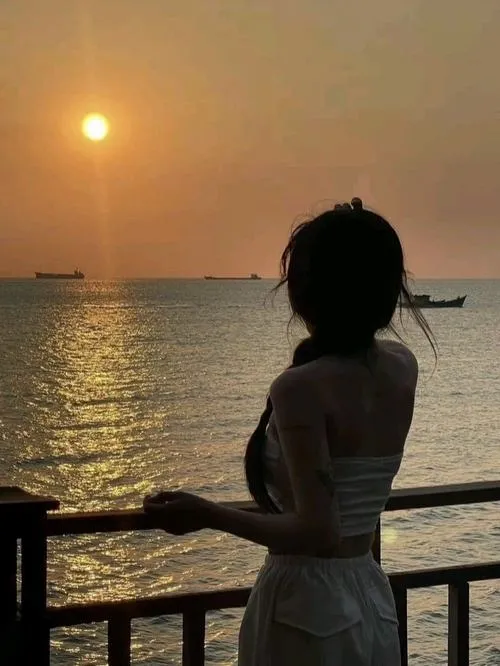 Phong cách quay lưng tôn body mà vẫn kín đáo