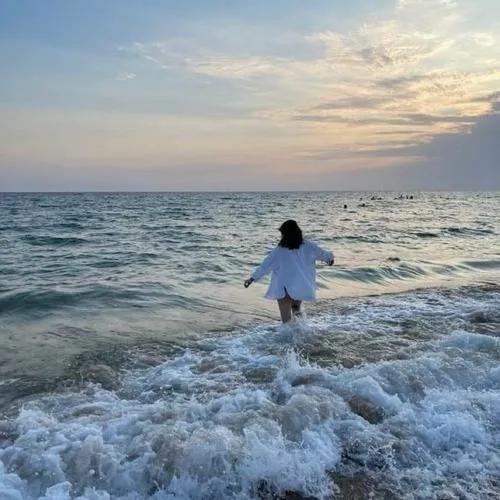 Cô nàng ưa nhìn quay lưng giữ nét đời tinh tế