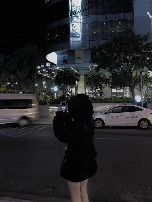 Khi dáng người lên tiếng thay cho gương mặt