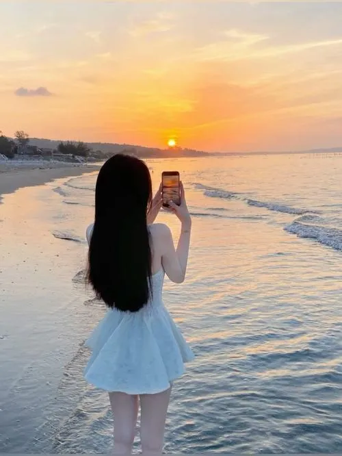 Gái đẹp quay lưng gợi vibe nghệ thuật tĩnh