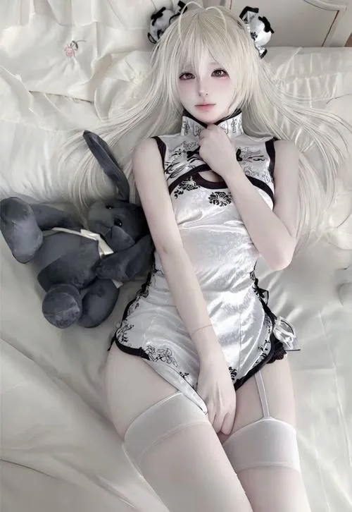 Người mẫu ảnh tỏa sáng trong ảnh girl quyến rũ nghệ thuật