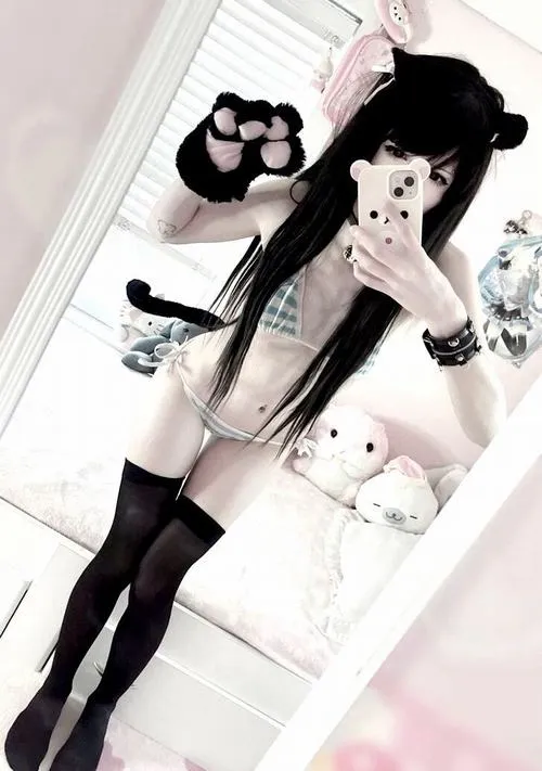 Gái xinh gợi tình nhờ cơ thể gồm vòng một đường cong