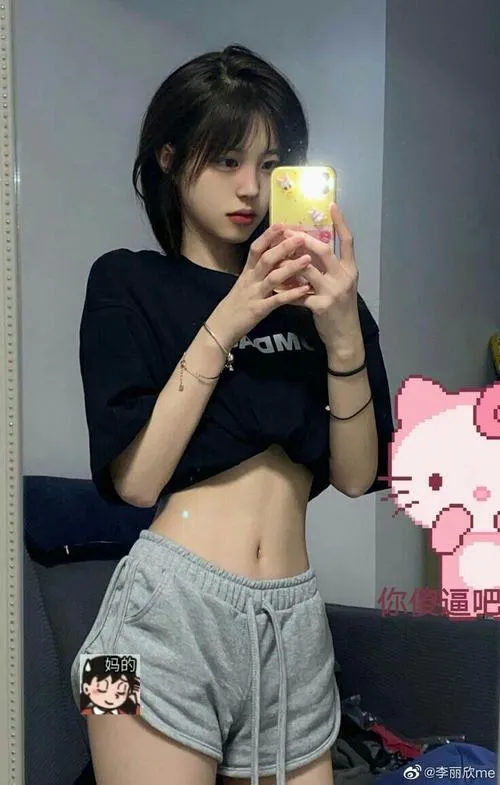 Hot girl cuốn hút giữa ảnh lookbook gợi tình tinh xảo