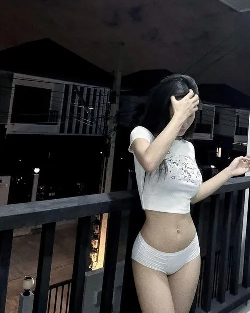 Hot girl lan tỏa gợi cảm với mềm mại tinh tế