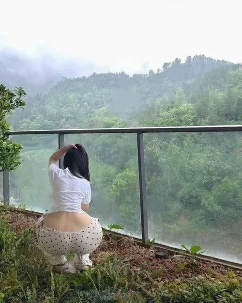 Hot girl mang thần thái mời gọi cùng ánh nhìn mời gọi