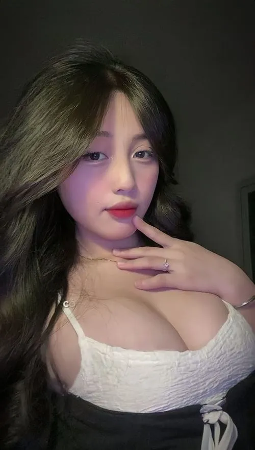 Nóng bỏng lan tràn trên body đẹp và đường cong nổi bật