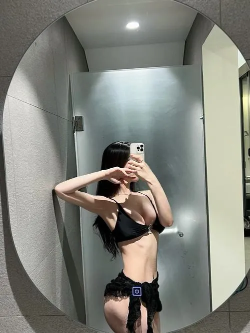 Vẻ sexy của gái xinh không cần phô trương vẫn đủ đốt mắt