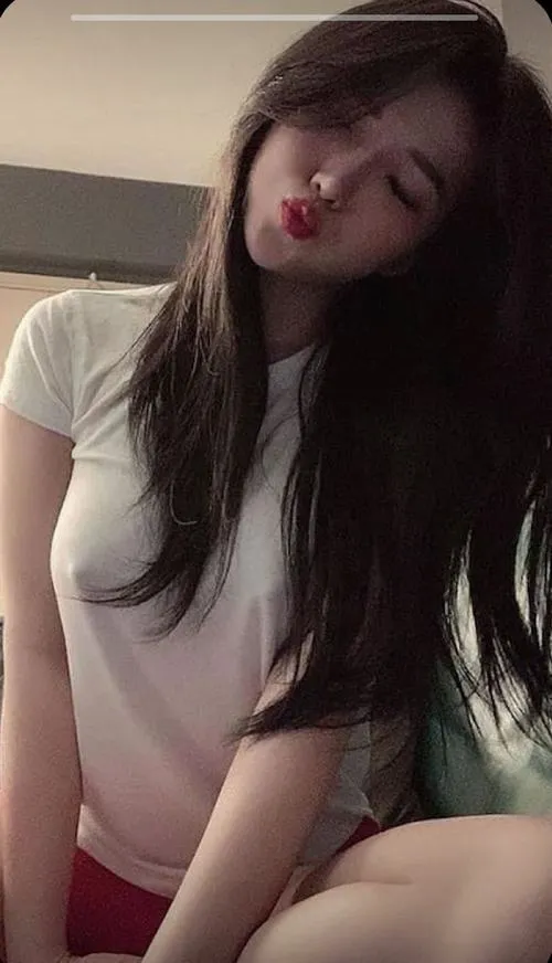 Lôi cuốn từ chuyển động mềm mại và thần thái đàn bà