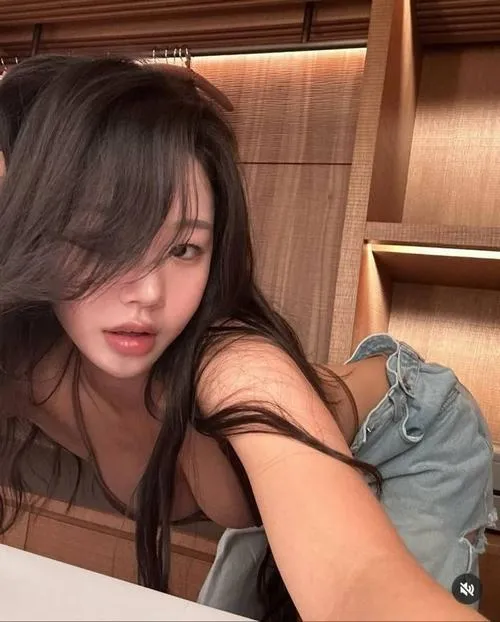 Gò má ửng sáng thắp hấp dẫn ngọt ngào