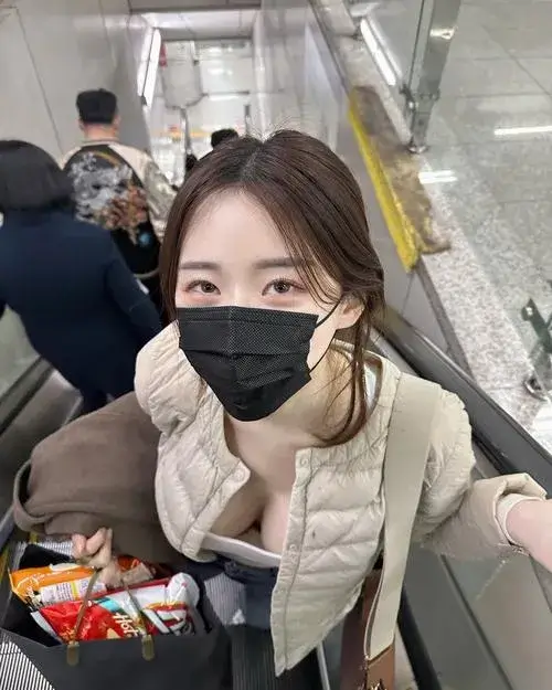 Gái xinh nổi bật với sexy cuốn hút đầy nghệ thuật