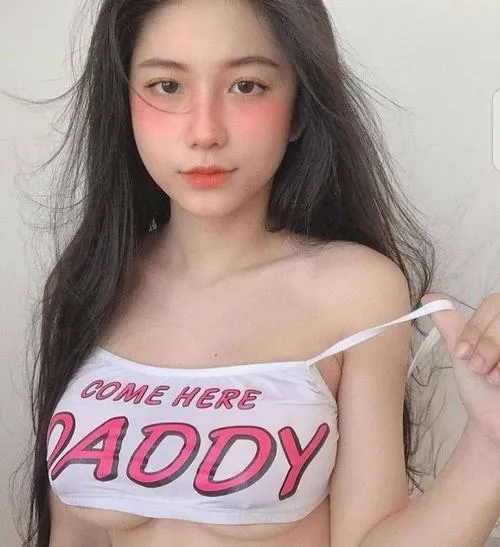 Gái xinh khoác thời trang sexy tôn dáng đầy mê hoặc