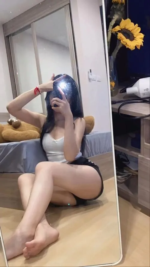 Ánh nhìn gây nghiện kết hợp váy ngắn TikTok