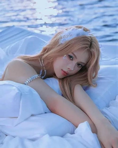 Ảnh hot TikToker nữ Việt tạo cảm giác xem hoài không chán