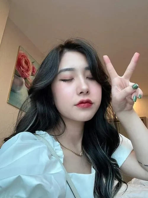 Ảnh hot TikToker nữ Việt ghi dấu ngoại hình và thần thái riêng biệt