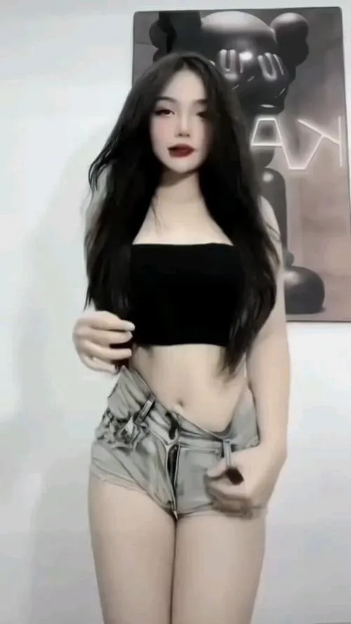 Gái xinh khoe ngực bự tinh tế trong video ngắn TikTok