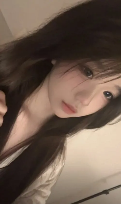 Lý do anh em mê ảnh gái xinh TikTok hơn cả ảnh chỉnh sửa