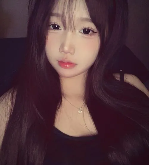 Bộ ảnh gái xinh TikTok khiến anh em lướt một lần là khó dứt