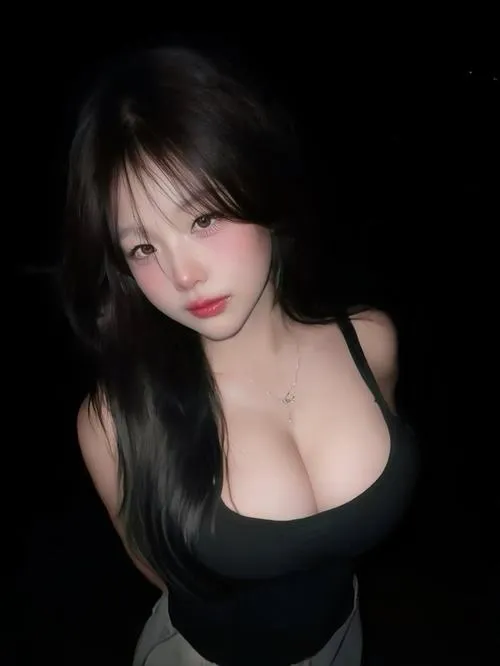 Gái xinh khoe vóc dáng trẻ trung trong hot trend TikTok