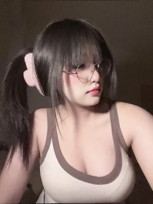 Ảnh gái đẹp mạng kết hợp ánh sáng và filter hài hòa