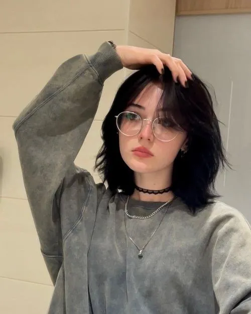 Chi tiết mái tóc ngắn tạo độ tự nhiên