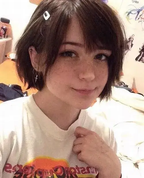 Ảnh tóc ngắn dễ thương gợi nụ cười nhẹ