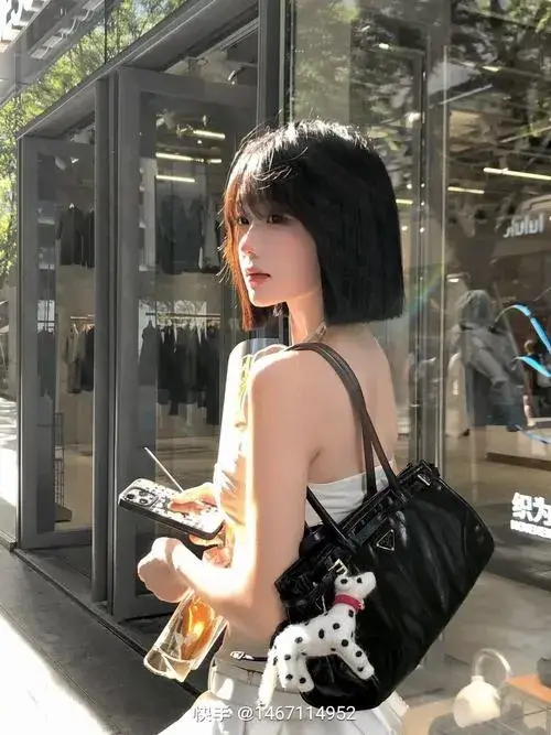 Ảnh gái xinh tóc ngắn mang tinh thần trẻ trung hiện đại