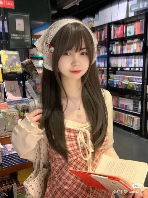 Hán phục tôn vinh gái xinh Trung Quốc đầy cổ điển