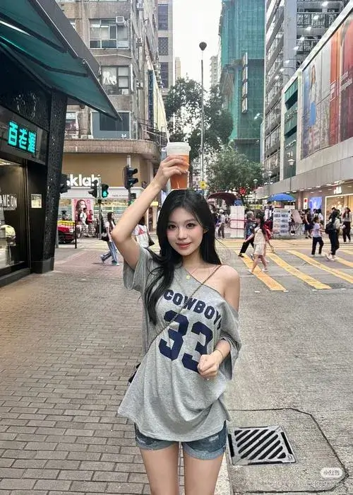 Gái đẹp Trung Hoa hiện lên với thần thái cuốn hút trầm lắng