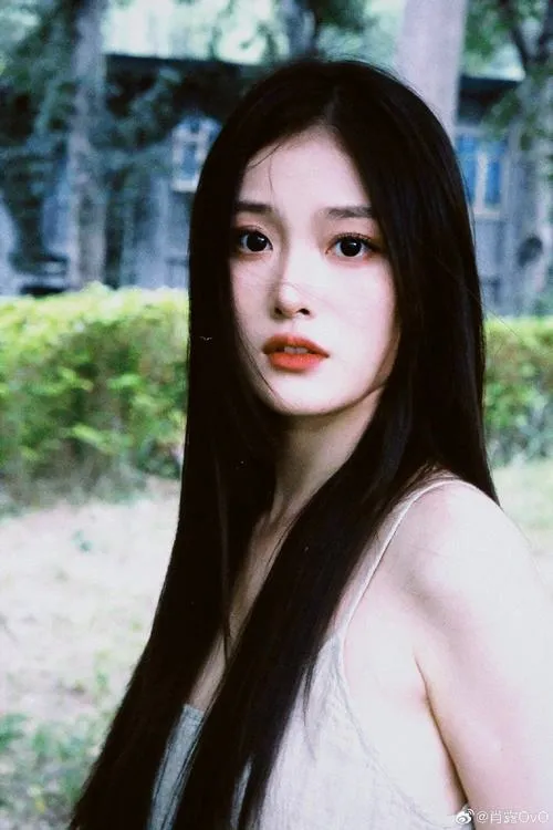 Sườn xám làm nổi bật nét đẹp Trung Hoa kín đáo