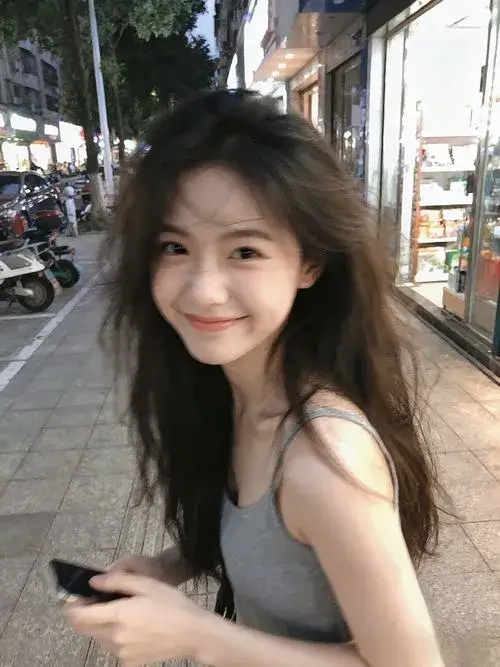 Thần thái cuốn hút làm say gái xinh Trung Quốc