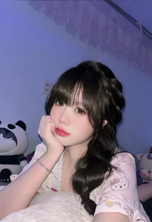 Gái xinh Việt Nam toát lên nét duyên tự nhiên đầy cảm xúc