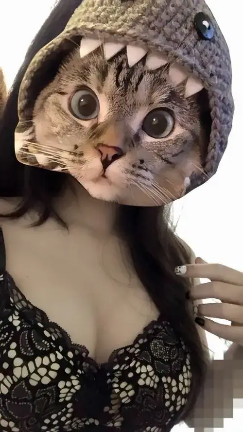 Con gái chụp chân dung thời trang tôn vòng một đầy đặn