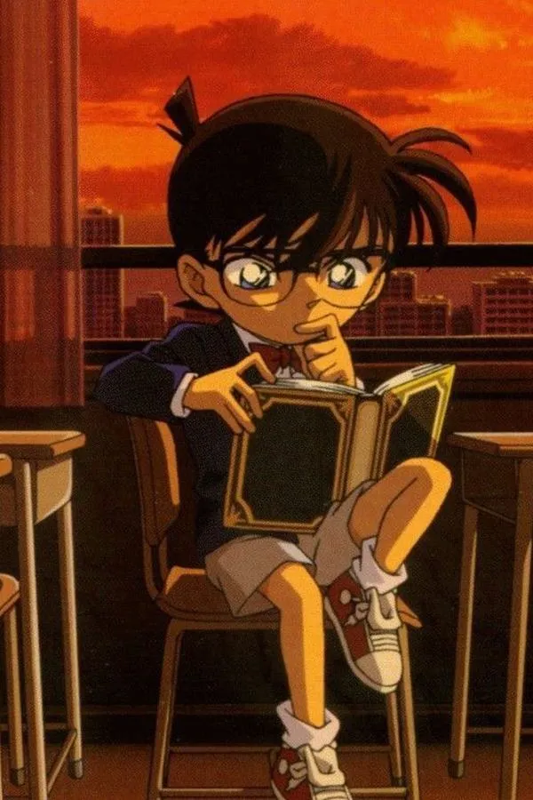 Ảnh Conan ngồi đọc trong ánh hoàng hôn đỏ, khung cảnh trầm, cảm giác suy tư rất điện ảnh