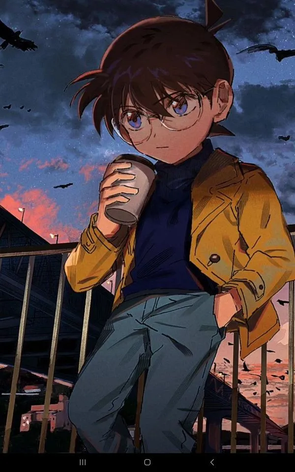 Ảnh Conan chibi đội mũ nhọn, nền ấm, cảm giác như đang bày trò phá án rất ngầu