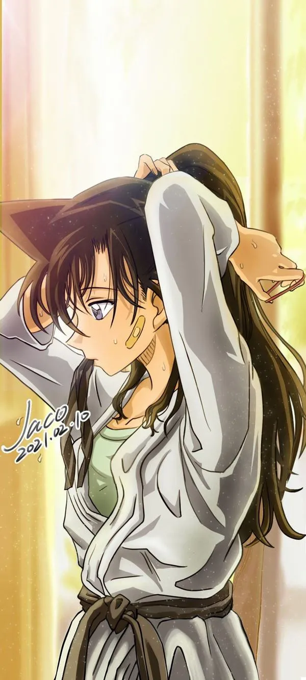 Ảnh Ran Mori trong võ phục karate, ánh sáng vàng sau lưng, tư thế thủ gọn, vibe mạnh mẽ mà ấm