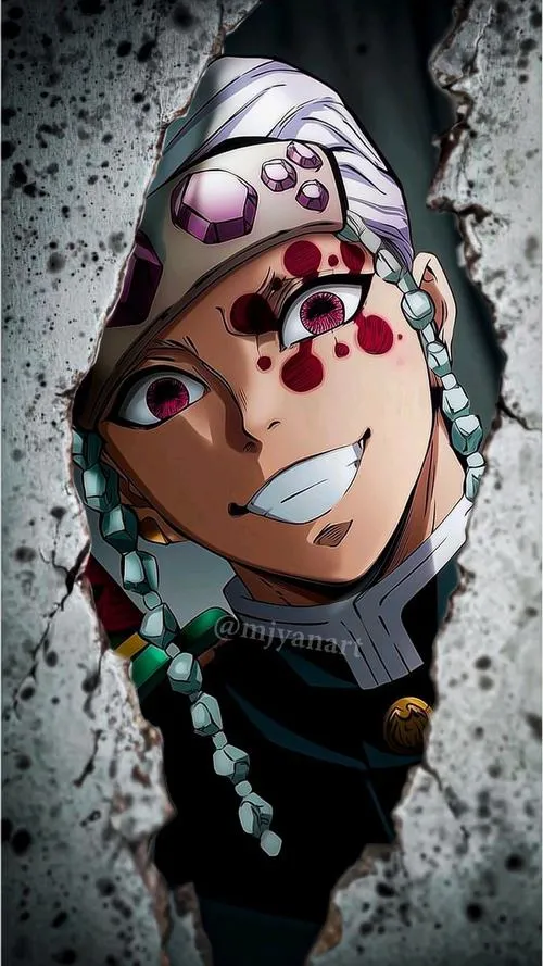 Khung chân dung Uzui Tengen tông vàng ấm, trang sức sáng, nụ cười ngạo nghễ nhưng thân thiện.