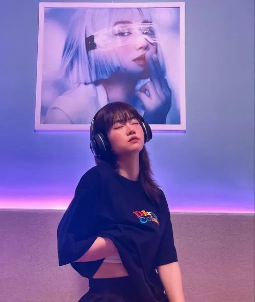 Ánh nắng và sóng biển tôn vẻ đẹp Lê Bống