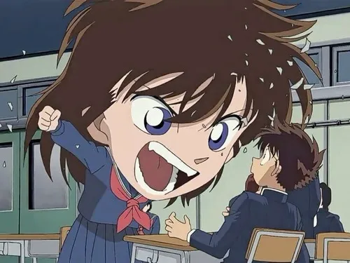 Hình chế meme vui Ran Mori cười tươi trong xe, Ran nghi ngờ thân phận Conan.