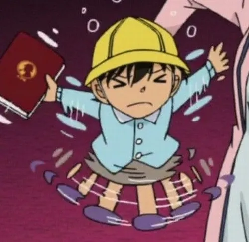 Ảnh vui Thám tử nhí đội mũ bảo hộ, nhây bựa như vừa phá án thần tốc.